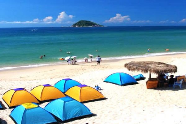 西冲海滩烧烤、快艇、篝火、烟花、露营两日游